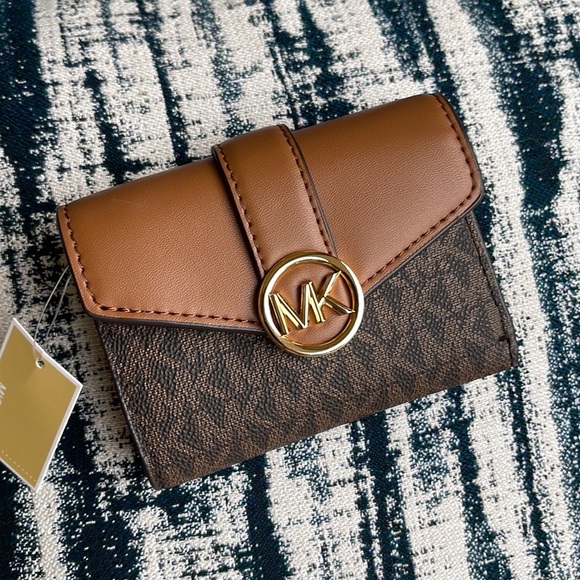 MICHAEL KORS CARMEN MEDIUM LOGO AND FAUX LEATHER WALLET BROWN - Picture 6 of 16